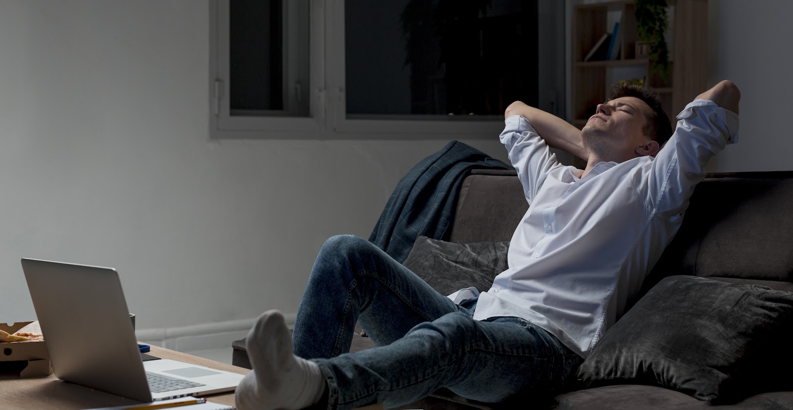 Homem de 30 anos com postura inadequada